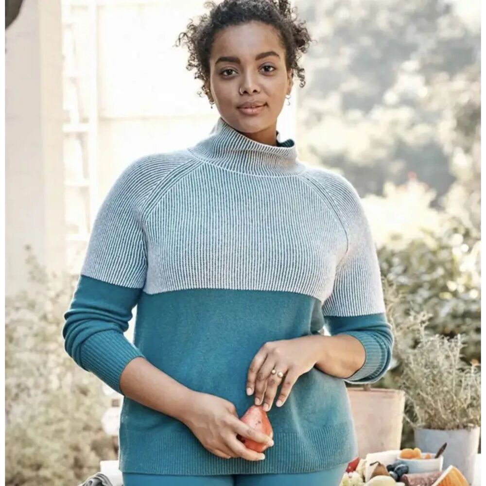 Summersalt | Luxe Merino Wool/Cashmere Two Tone Aquamarine Sweater | Medium